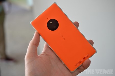 Ảnh thực tế bộ đôi smartphone Lumia 830 và Lumia 730 - 4 Cụm camera nổi bật ở mặt sau của sản phẩm