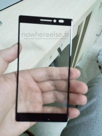 Microsoft sắp “khai tử” thương hiệu Nokia và Windows Phone - 2 Hình ảnh linh kiện mặt trước được in logo của Microsoft, thay cho Nokia như trước đây
