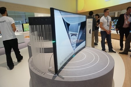 Sony cũng chạy đua trên thị trường TV màn hình cong