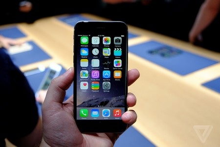 Ảnh thực tế iPhone màn hình 4,7 inch và 5,5 inch của Apple - 2 Sản phẩm sở hữu màn hình rộng 4,7-inch