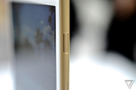 Ảnh thực tế iPhone màn hình 4,7 inch và 5,5 inch của Apple - 9 Cận cảnh nút nguồn ở bên cạnh phải