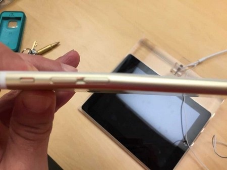 “Đột nhập” cửa hàng Apple Store để thử bẻ cong iPhone 6 Plus - 1 “Đột nhập” cửa hàng Apple Store để thử bẻ cong iPhone 6 Plus