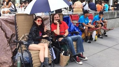 Hàng dài người xếp hàng chờ mua iPhone 6, 6Plus trên khắp thế giới - 5 Hàng dài người xếp hàng chờ mua iPhone 6, 6Plus trên khắp thế giới