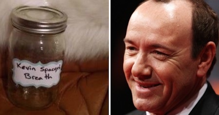 Rao bán... hơi thở của nam diễn viên nổi tiếng - 1 Chiếc lọ có chứa hơi thở của Kevin Spacey đang được rao bán