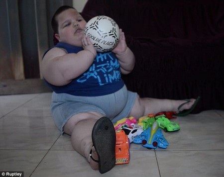 Bé trai 3 tuổi nặng 70 kg - 1 Mới 3 tuổi, cậu bé Misael đã nặng 70kg