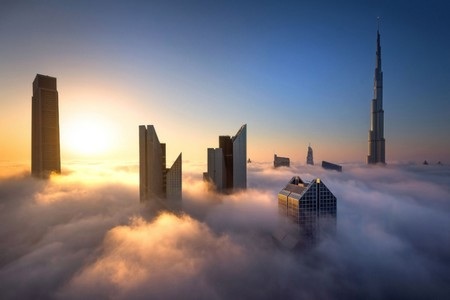 Những hình ảnh khoa học ấn tượng trong tuần - 1 Những tòa nhà chọc trời ở Dubai bị sương mù bao phủ vào sáng sớm.