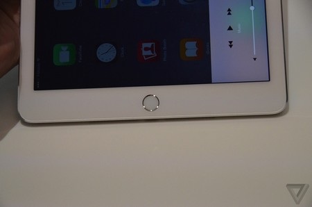 Cận cảnh iPad Air 2 - Máy tính bảng mỏng nhất thế giới - 7 iPad Air 2 tích hợp thêm cảm biến vân tay Touch ID giống như trên iPhone