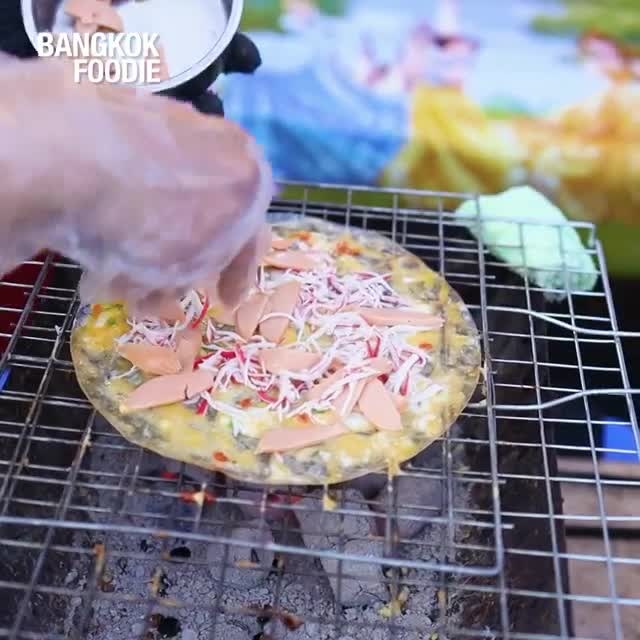 Làm thế nào để nướng pizza Việt Nam mà đế không bị cháy, khô? 
