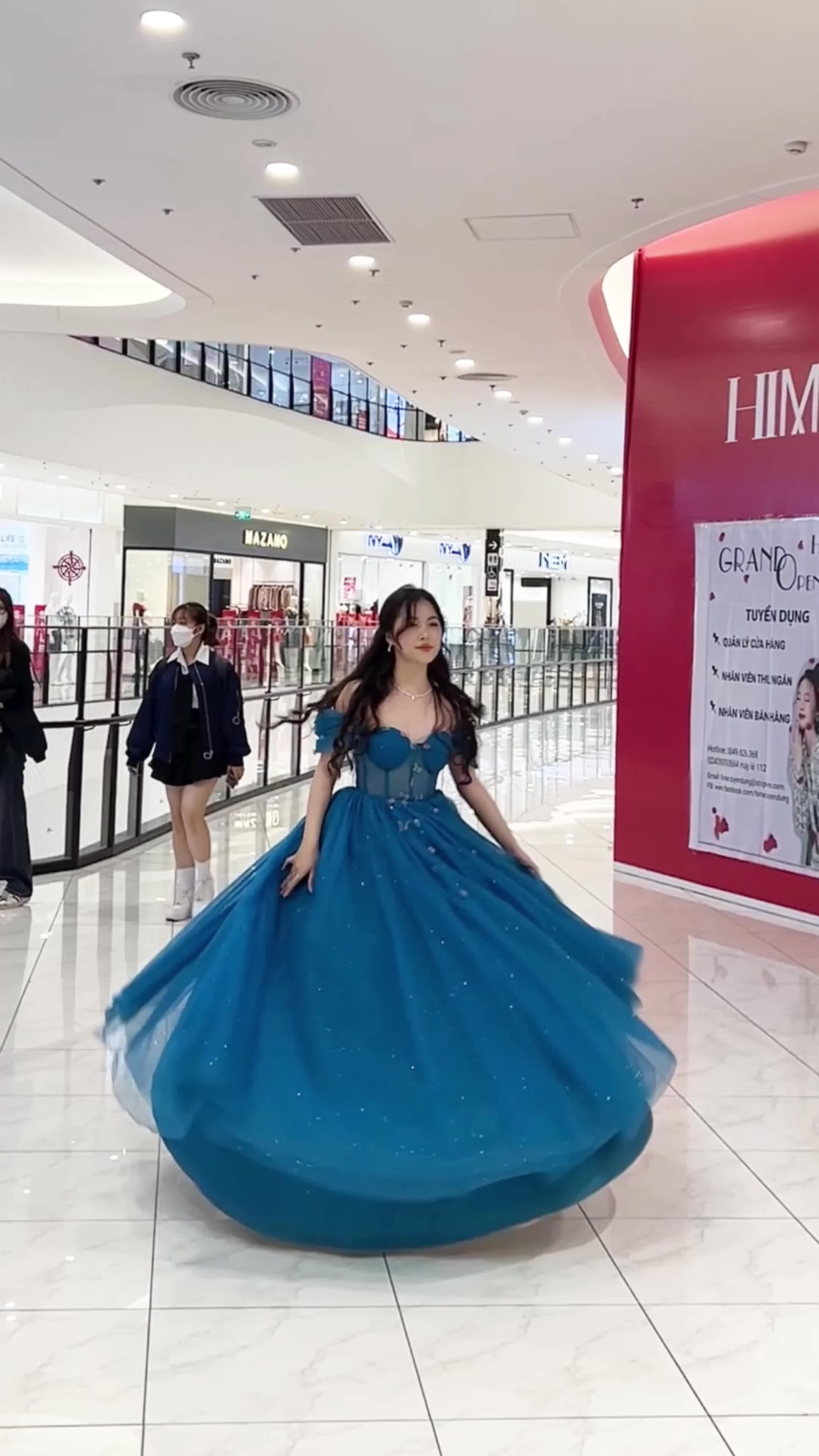 Bảo Thanh mặc đầm ren, xuyên thấu xinh đẹp như công chúa | Tin tức Online