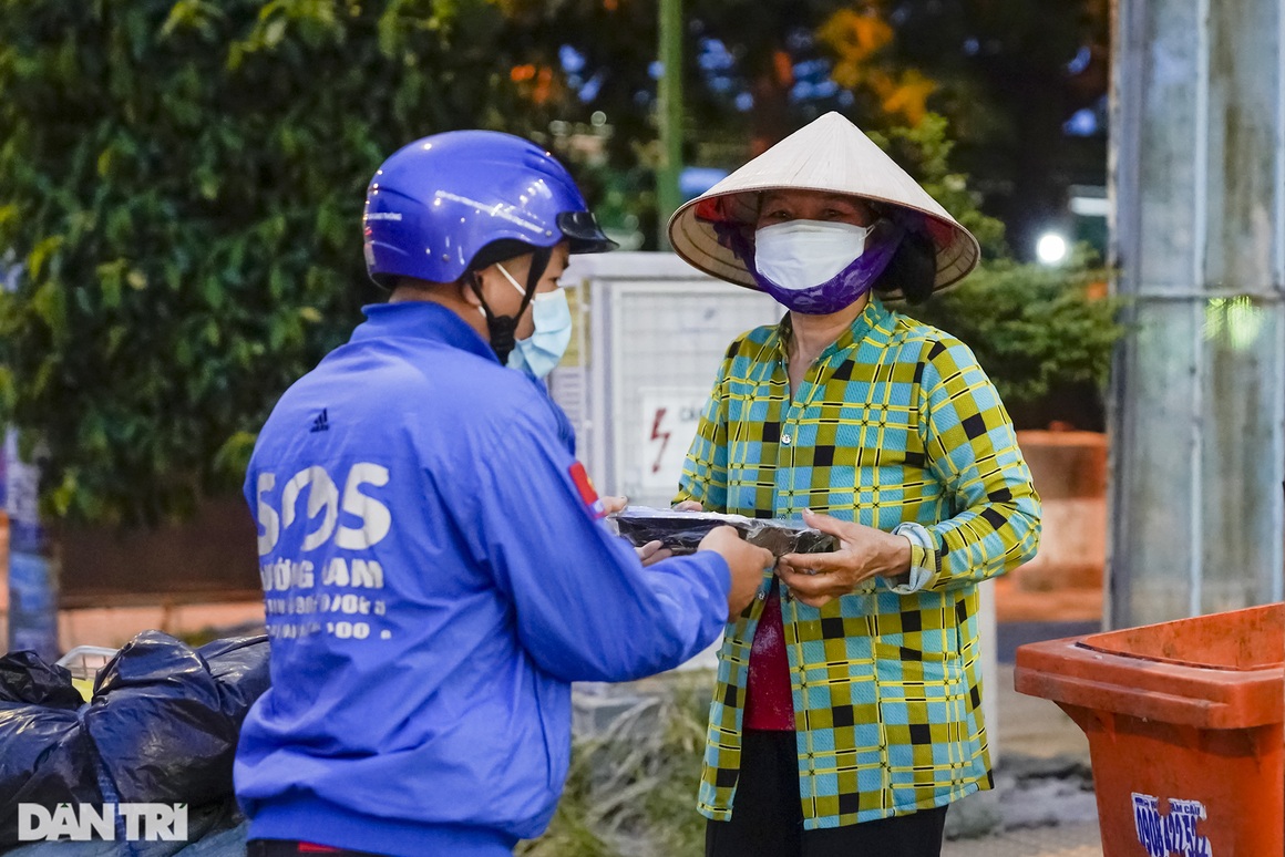 Những chiến sĩ tình nguyện trẻ chống dịch ở Sài Gòn một tháng chưa về nhà - 18