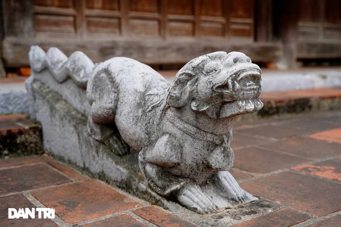 Admire the unique stone monuments and wooden statues in the 700-year-old ancient pagoda in the East - 6