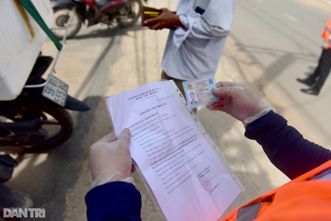 Bị test nhanh trên đường đi mua gạo, một người TPHCM dương tính SAR-CoV-2 - 14 Bị test nhanh trên đường đi mua gạo, một người TPHCM dương tính SAR-CoV-2 - 14