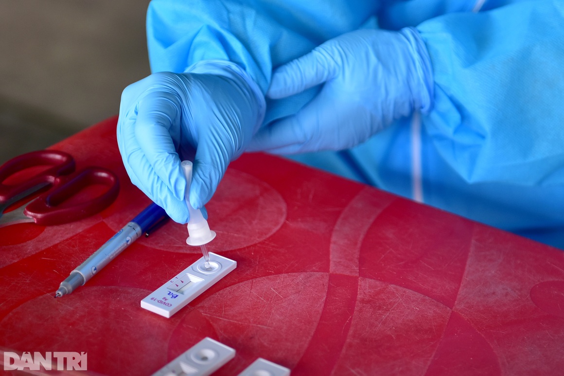 Bị test nhanh trên đường đi mua gạo, một người TPHCM dương tính SAR-CoV-2 - 8 Bị test nhanh trên đường đi mua gạo, một người TPHCM dương tính SAR-CoV-2 - 8