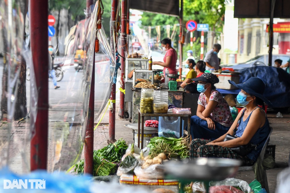 Độc đáo những phương pháp phòng dịch tại các chợ dân sinh Hà Nội - 5