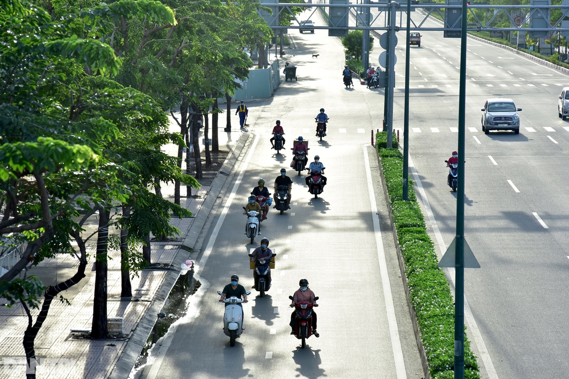 Đường phố Sài Gòn ùn ùn xe cộ, nhiều người bị xử phạt ra ngoài không lý do - 11