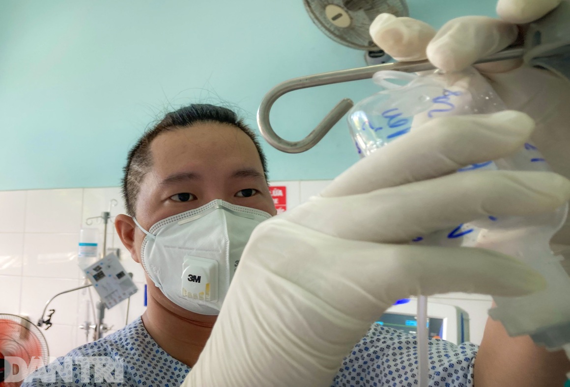 Chàng trai F0 xin làm lao công, gội đầu cho cả khoa điều trị Covid-19 - 7