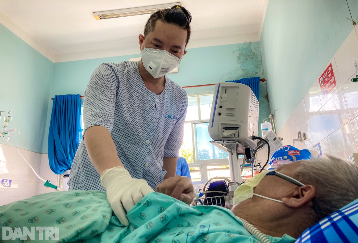 Chàng trai F0 xin làm lao công, gội đầu cho cả khoa điều trị Covid-19 - 6