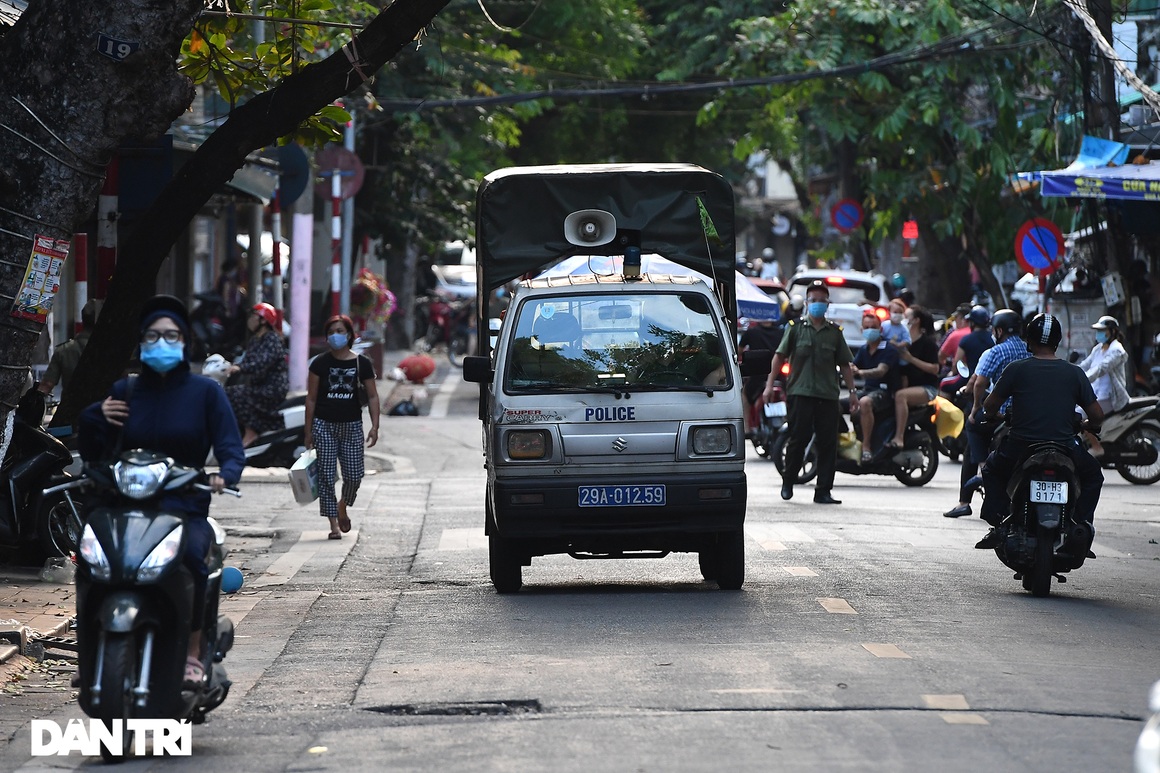 Muôn kiểu cửa khép hờ bán đồ chơi Trung thu ở Hàng Mã - 14 Muôn kiểu cửa khép hờ bán đồ chơi Trung thu ở Hàng Mã - 14