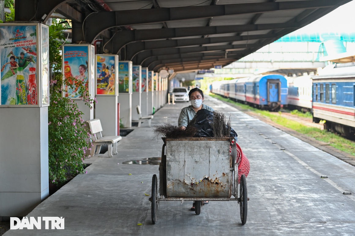 Ga Hà Nội: Hành khách phấn khởi mua vé chuyến tàu sau giãn cách đi TPHCM - 16