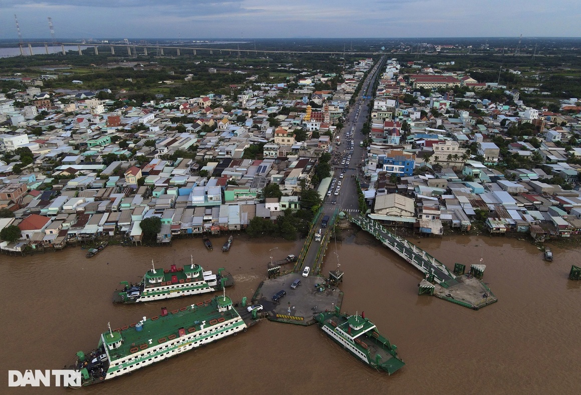 Đường từ Cần Giờ về TPHCM kẹt cứng, ôtô xếp hàng 2km chờ qua phà Bình Khánh - 2