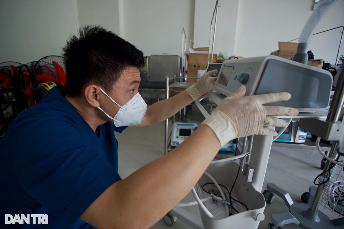 Máy thở, bình oxy xếp đầy kho bệnh viện dã chiến vì hết bệnh nhân cấp cứu - 4 Máy thở, bình oxy xếp đầy kho bệnh viện dã chiến vì hết bệnh nhân cấp cứu - 4