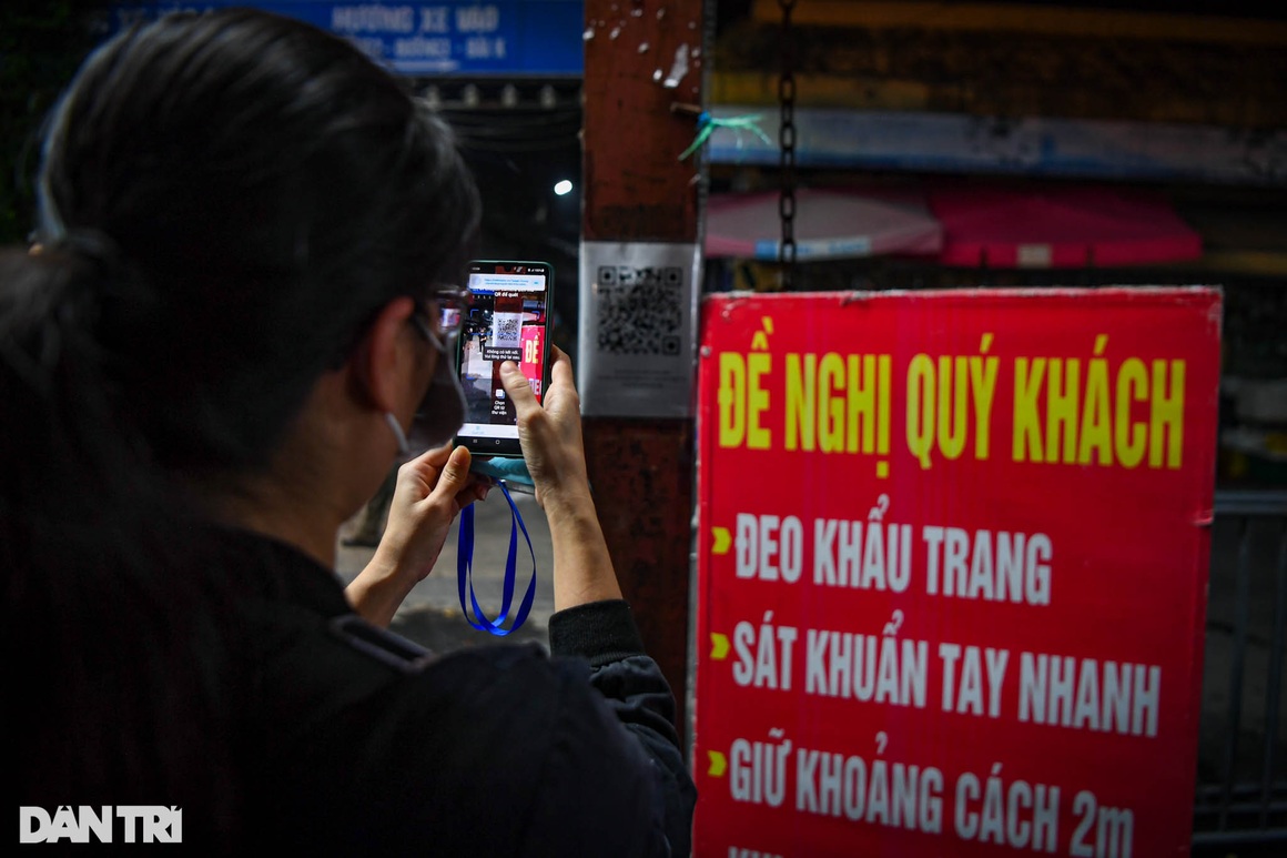 Gỡ phong tỏa, tiểu thương chợ Long Biên phấn khởi chuẩn bị cho ngày mở hàng - 5 Gỡ phong tỏa, tiểu thương chợ Long Biên phấn khởi chuẩn bị cho ngày mở hàng - 5