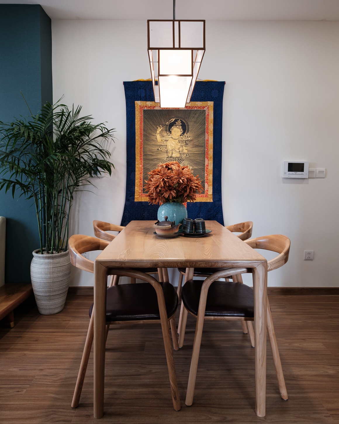 Ngắm căn hộ 60 m2 rộng và đẹp khó chê với nội thất có tông màu xanh lạ - 10 Ngắm căn hộ 60 m2 rộng và đẹp khó chê với nội thất có tông màu xanh lạ - 10