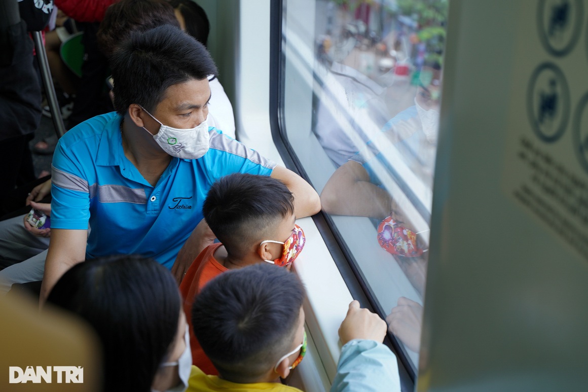 Biển người chen chân đi thử tàu điện Cát Linh - Hà Đông, lơ là phòng dịch - 14 Biển người chen chân đi thử tàu điện Cát Linh - Hà Đông, lơ là phòng dịch - 14