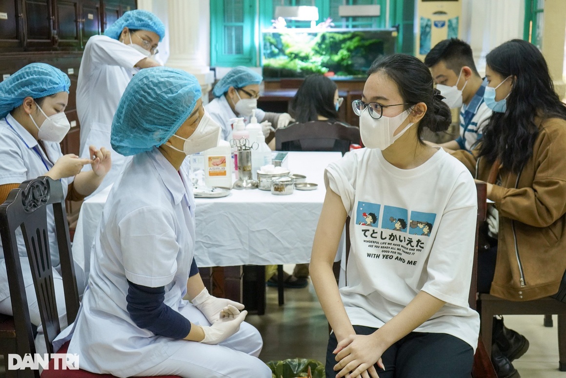 Hà Nội đồng loạt tiêm vaccine ngừa Covid-19 cho trẻ trong nhóm 14 tuổi - 10 Hà Nội đồng loạt tiêm vaccine ngừa Covid-19 cho trẻ trong nhóm 14 tuổi - 10