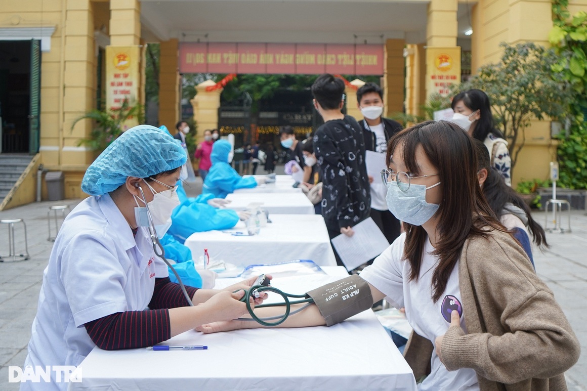 Hà Nội đồng loạt tiêm vaccine ngừa Covid-19 cho trẻ trong nhóm 14 tuổi - 6 Hà Nội đồng loạt tiêm vaccine ngừa Covid-19 cho trẻ trong nhóm 14 tuổi - 6
