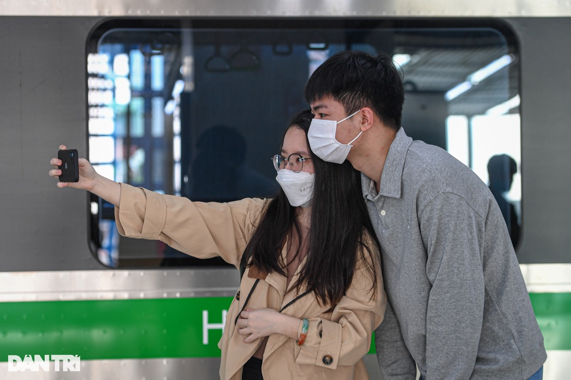 Cat Linh - Ha Dong train: New place for young people to date, take photos, check-in - 3