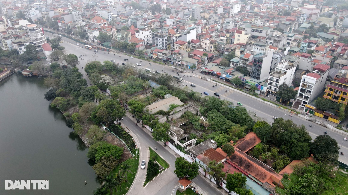 Lô đất vàng còn sót cạnh hồ Tây bất ngờ xuất hiện bảng tên Tân Hoàng Minh