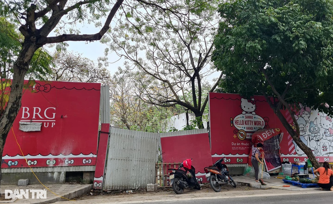 Lô đất vàng còn sót cạnh hồ Tây bất ngờ xuất hiện bảng tên Tân Hoàng Minh
