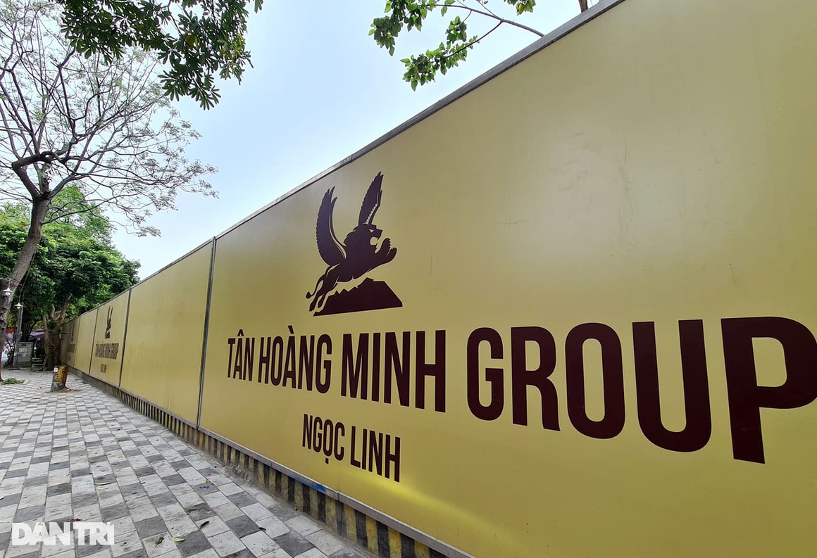 Lô đất vàng còn sót cạnh hồ Tây bất ngờ xuất hiện bảng tên Tân Hoàng Minh