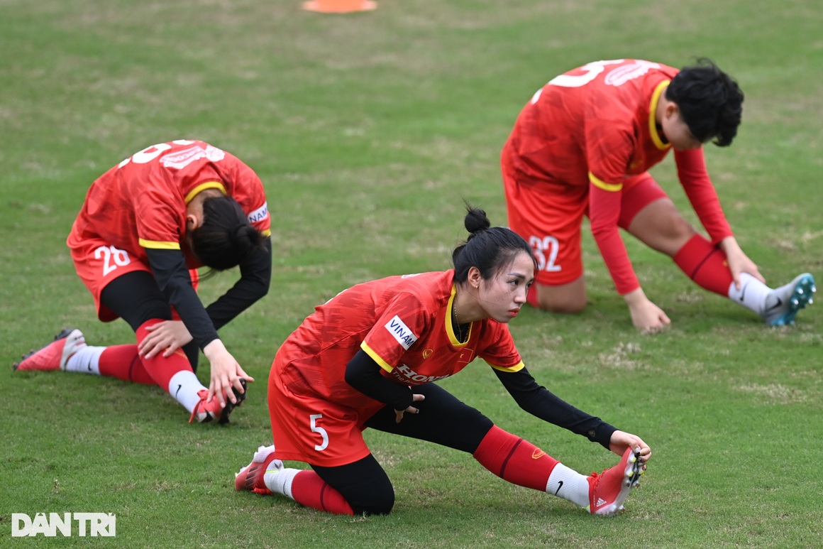 Trung vệ thép Chương Thị Kiều tập riêng ở buổi tập của tuyển nữ Việt Nam - 10 Trung vệ thép Chương Thị Kiều tập riêng ở buổi tập của tuyển nữ Việt Nam - 10
