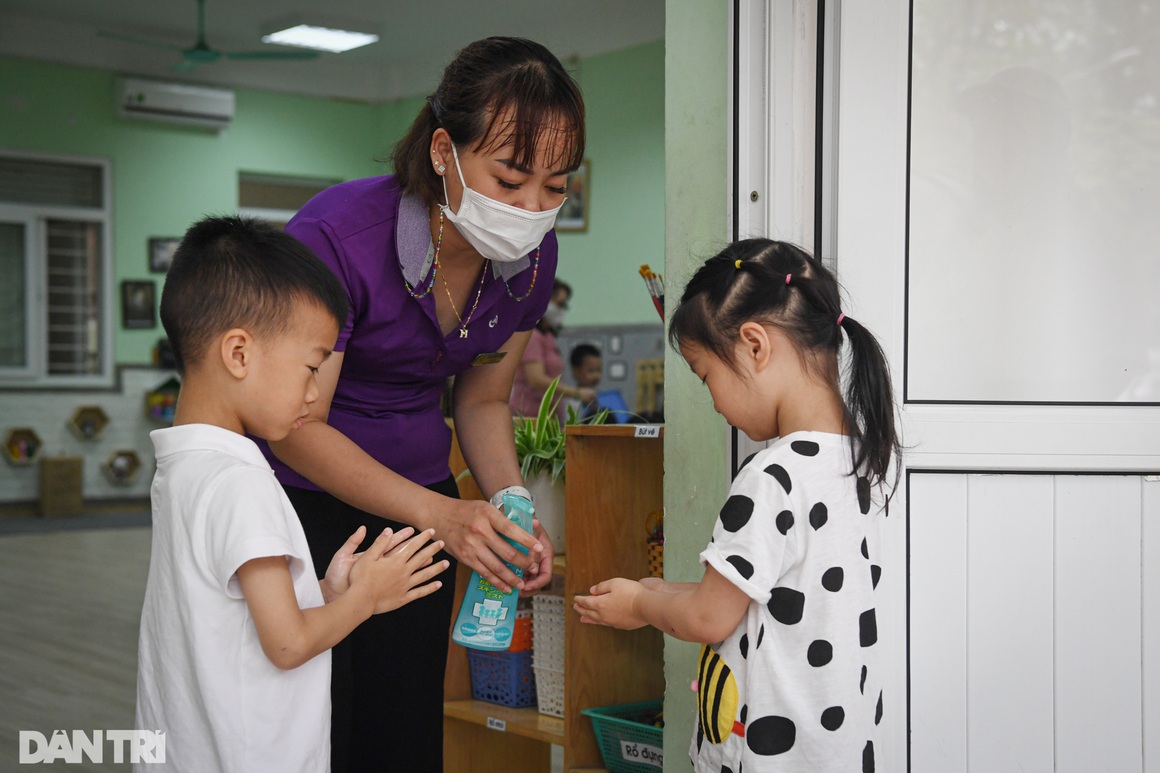 Học sinh mầm non Hà Nội mừng rỡ tới trường sau 1 năm ở nhà phòng dịch - 13 Học sinh mầm non Hà Nội mừng rỡ tới trường sau 1 năm ở nhà phòng dịch - 13