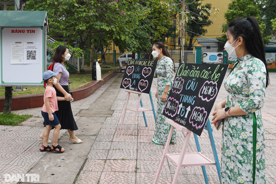 Học sinh mầm non Hà Nội mừng rỡ tới trường sau 1 năm ở nhà phòng dịch - 4 Học sinh mầm non Hà Nội mừng rỡ tới trường sau 1 năm ở nhà phòng dịch - 4