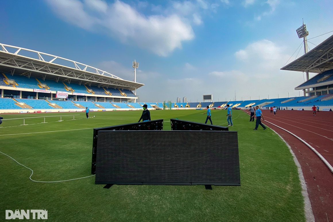 Quách Công Lịch bất ngờ nằm sân, bỏ thi tại giải điền kinh tiền SEA Games - 5 Quách Công Lịch bất ngờ nằm sân, bỏ thi tại giải điền kinh tiền SEA Games - 5