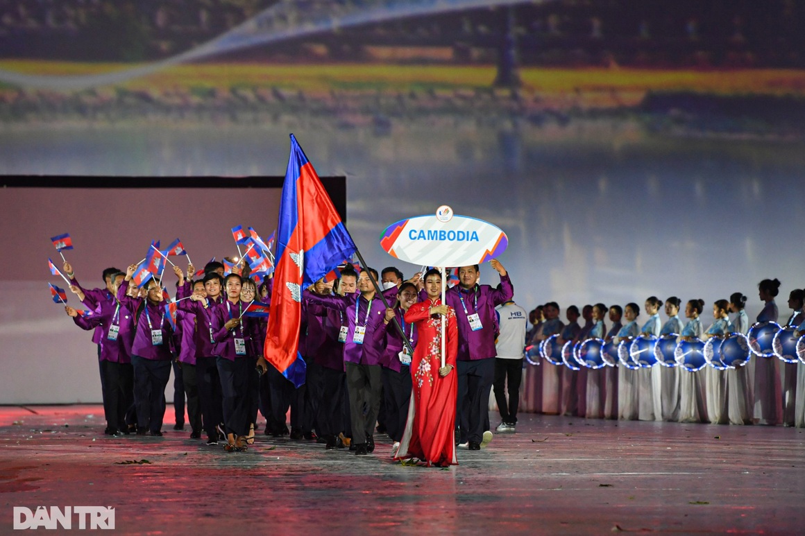 Toàn cảnh lễ khai mạc SEA Games 31: Rực rỡ chào mừng Đông Nam Á tỏa sáng - 13