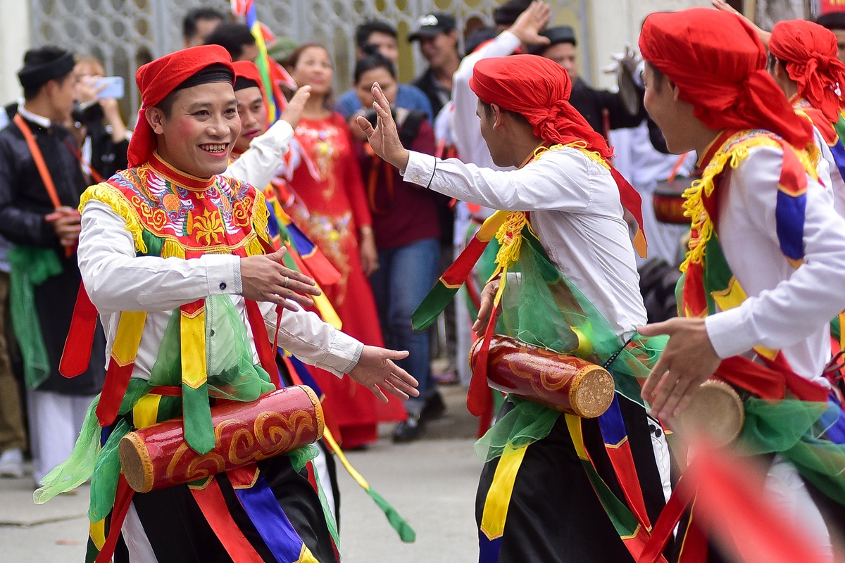 Trai làng Triều Khúc lả lơi trong điệu con đĩ đánh bồng - Ảnh 8. Trai làng Triều Khúc lả lơi trong điệu con đĩ đánh bồng - Ảnh 8.