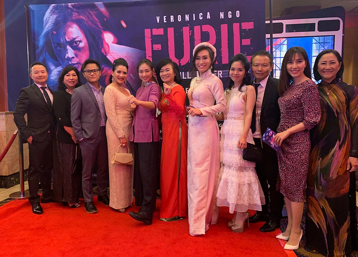 Đạo diễn &ldquo;Kong&rdquo; Jordan Vogt-Roberts đến ch&uacute;c mừng Ng&ocirc; Thanh V&acirc;n tại Mỹ - Ảnh 10.