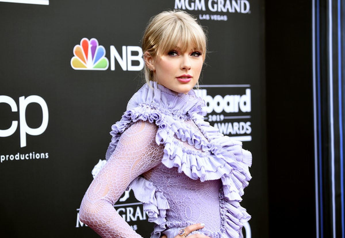 Taylor Swift xinh đẹp khoe chân dài - Ảnh 13. Taylor Swift xinh đẹp khoe chân dài - Ảnh 13.