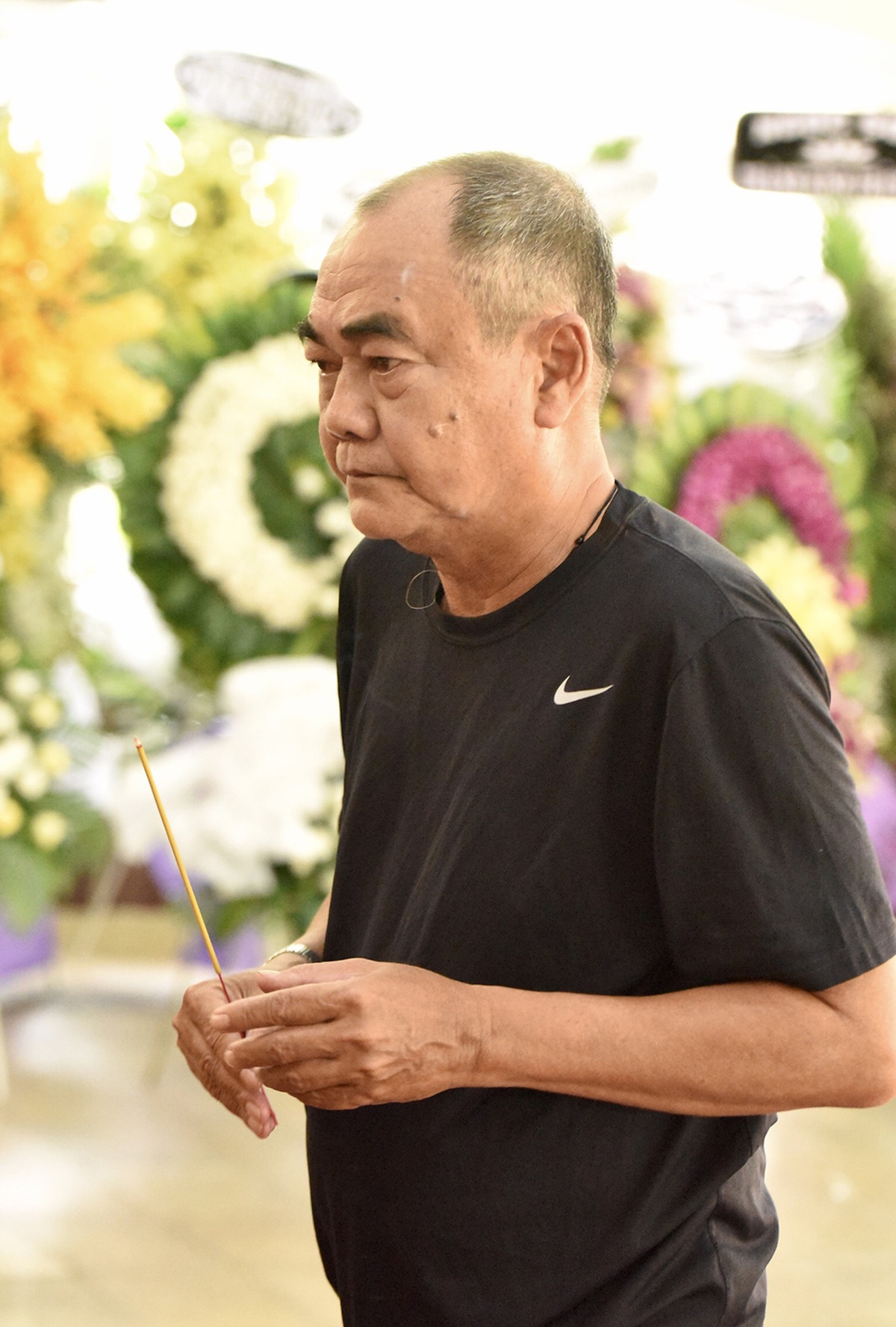 Gia đình Lê Bình trao 100 triệu ủng hộ nghệ sĩ nghèo theo di nguyện của ông - Ảnh 5.