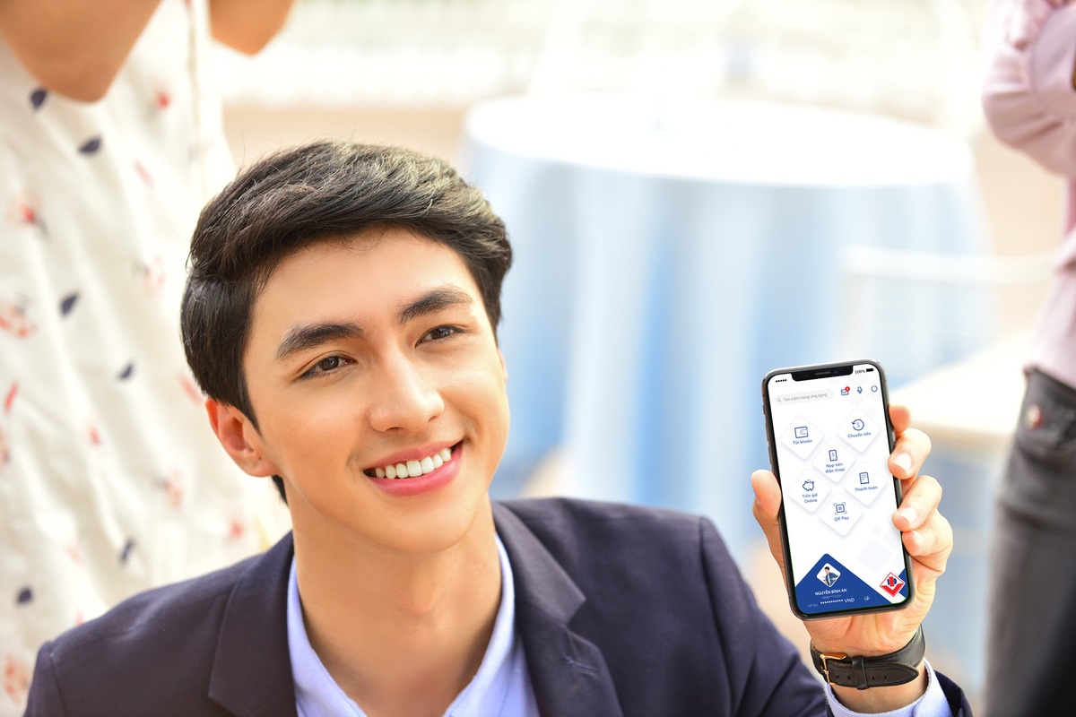 Diễn viên Bình An cầu hôn bạn gái bằng....sổ tiết kiệm - Ảnh 3. Diễn viên Bình An cầu hôn bạn gái bằng....sổ tiết kiệm - Ảnh 3.