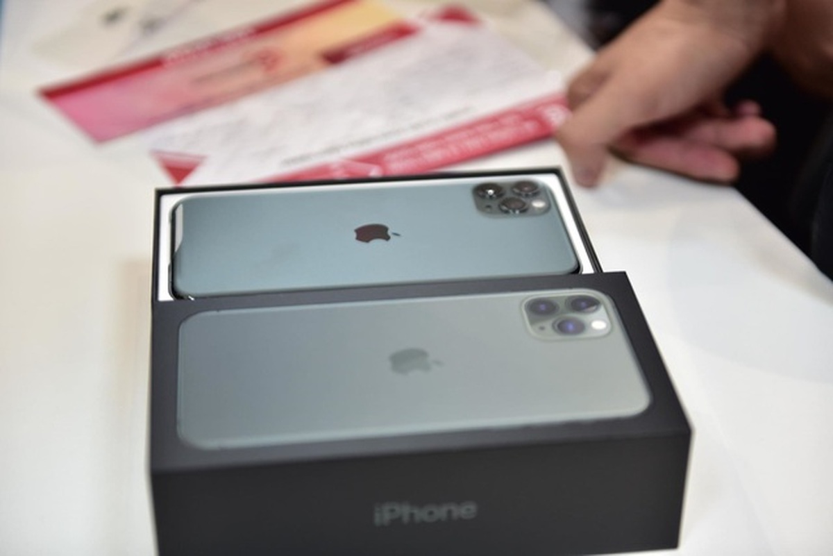 iPhone 11 xách tay Mỹ, Hong Kong, Singapore... khác nhau thế nào mà giá chênh cả vài triệu đồng? - Ảnh 2.