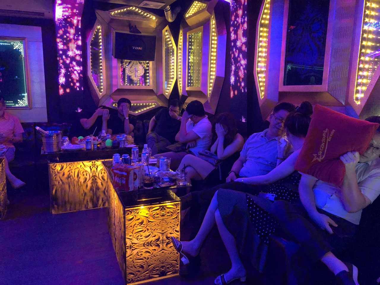 Bí mật bên trong các nhà hàng “bia ôm” ở Sài Gòn Báo Dân trí