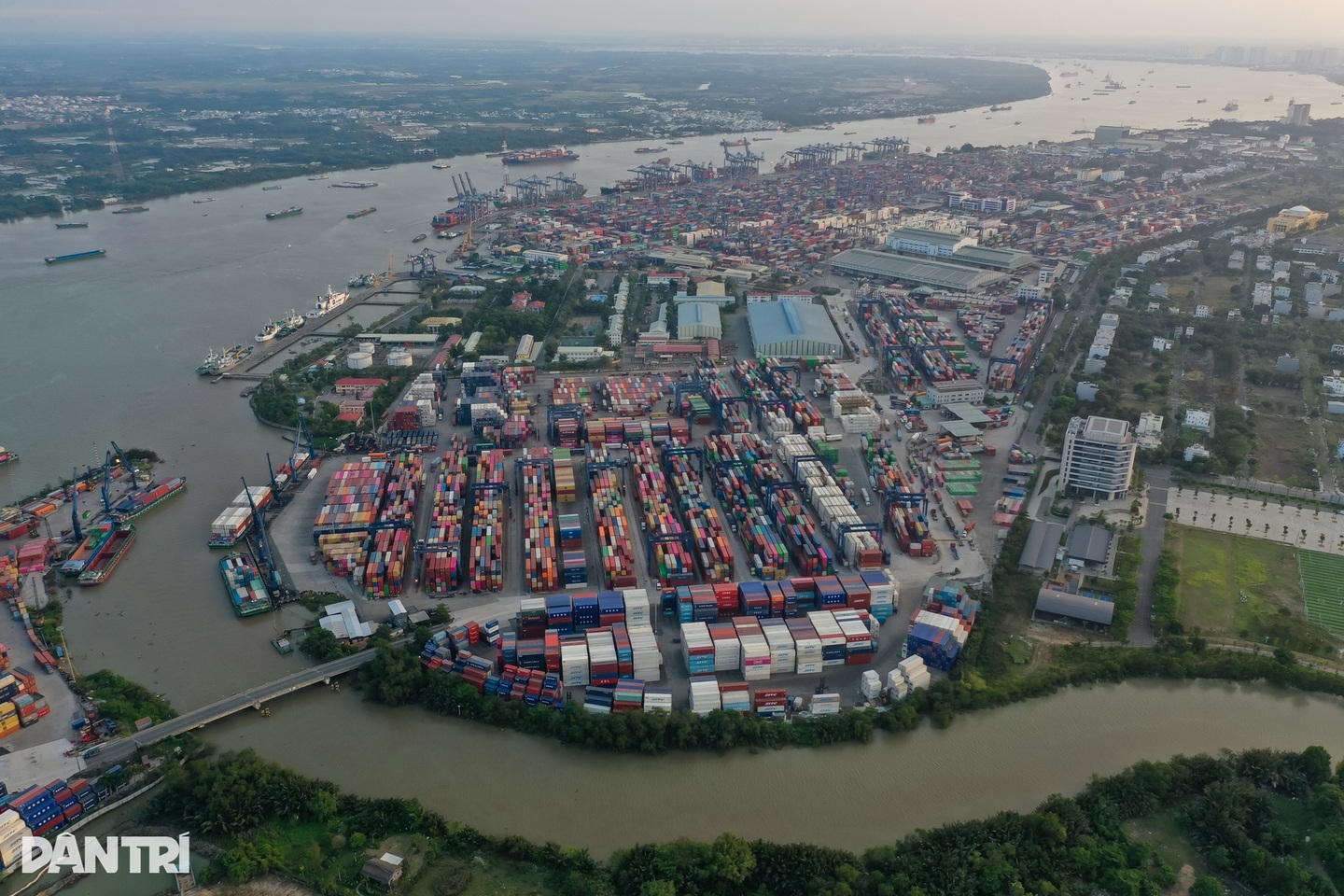 Vietnam's trade turnover surpasses USD 1 trillion for first time | DTiNews