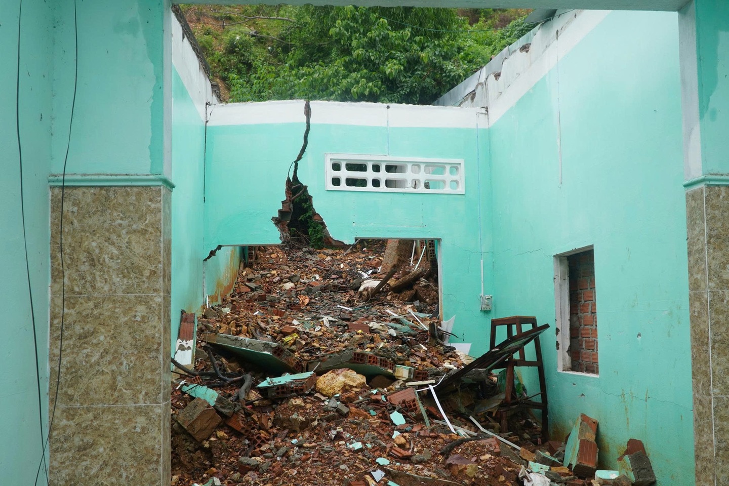 Vietnam proposes flattening Quy Nhon mountain to prevent landslides ...