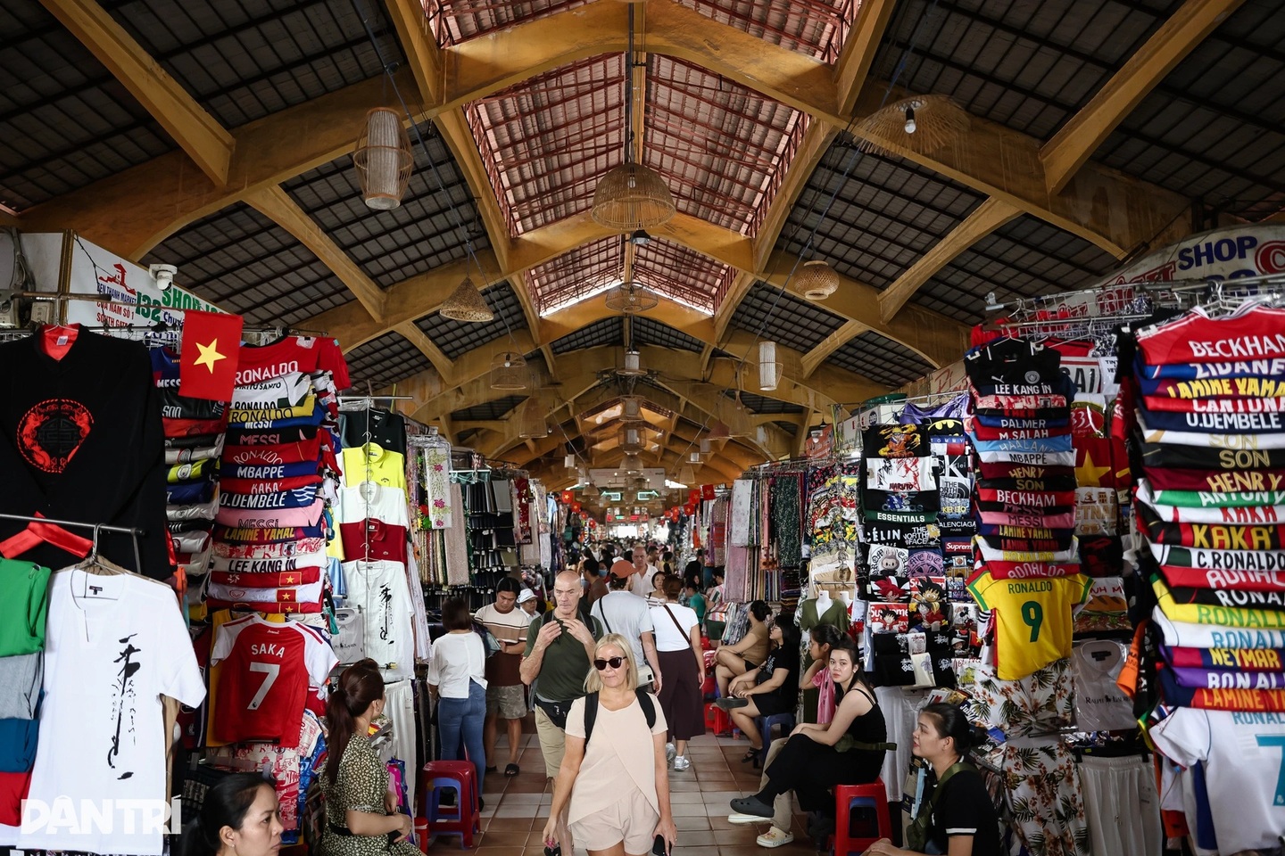 Ben Thanh Market gets facelift ahead of Tet