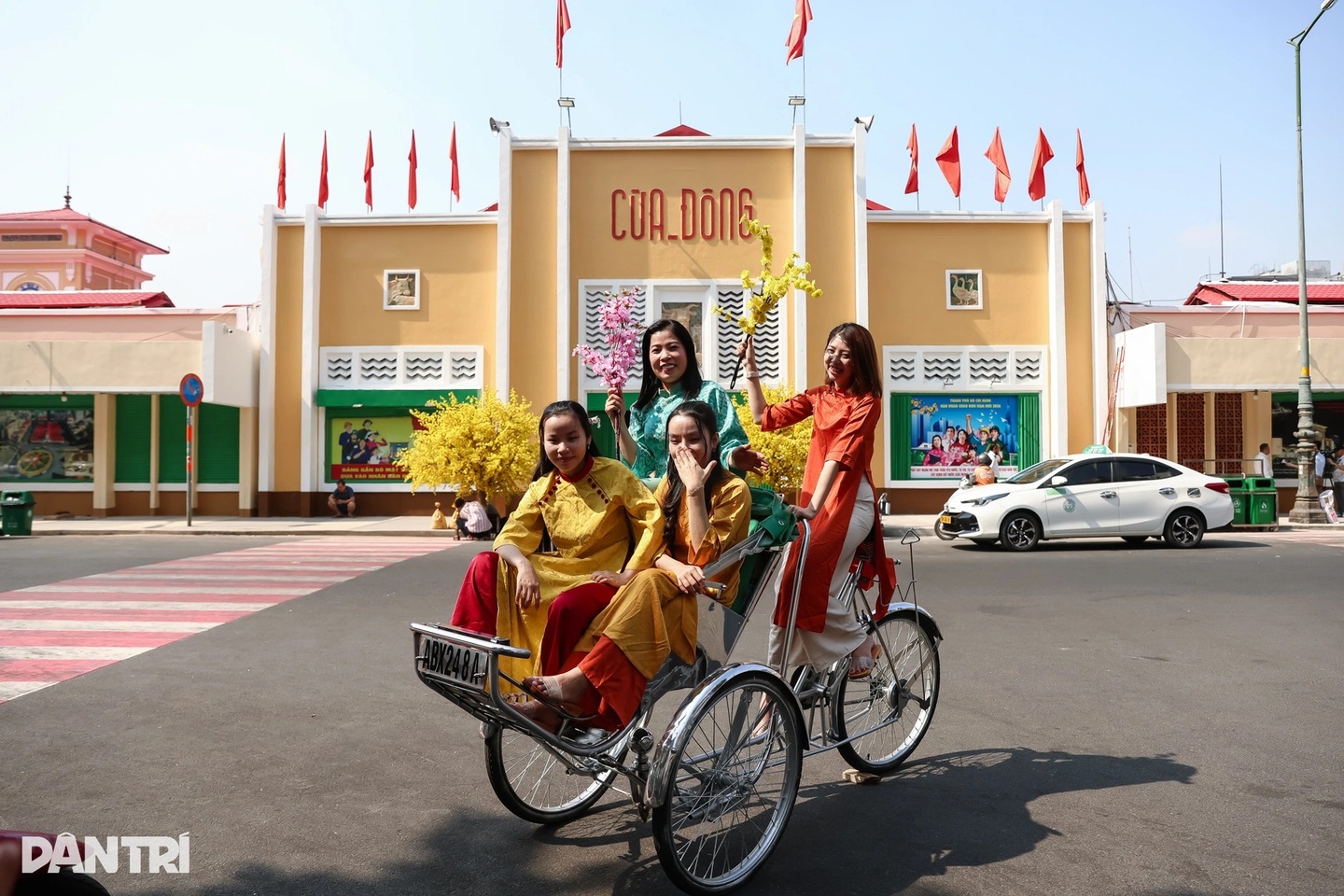 Ben Thanh Market gets facelift ahead of Tet